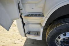 东风商用车 天龙VL重卡 350马力 8X4 散装饲料运输车(高顶)