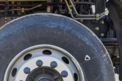 东风商用车 天龙VL重卡 350马力 8X4 散装饲料运输车(高顶)