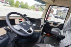 东风商用车 天龙旗舰KX 嵘耀版 600马力 6X4 牵引车(液缓)(DFH4250C7)