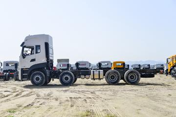 东风天龙KL&nbsp;粉粒物料运输车外观图片