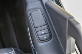 东风天龙KL&nbsp;粉粒物料运输车驾驶室图片