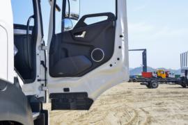 东风天龙KL&nbsp;粉粒物料运输车驾驶室图片