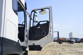 东风天龙KL&nbsp;粉粒物料运输车驾驶室图片