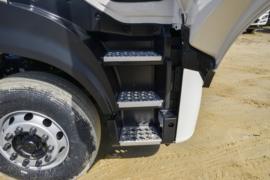 东风天龙KL&nbsp;粉粒物料运输车驾驶室图片