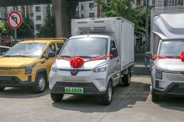 五菱电卡 电动冷藏车外观图片