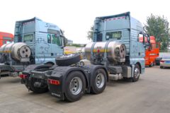 中国重汽 汕德卡SITRAK G7H重卡 560马力 6X4 LNG自动档牵引车(采埃孚12档)(液缓)