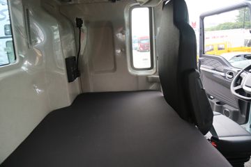 �й����� �ǵ¿�SITRAK G7H�ؿ� 560���� 6X4 LNG�Զ���ǣ����(�ɰ���12��)(Һ��)ͼƬ