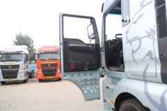 中国重汽 汕德卡SITRAK G7H重卡 560马力 6X4 LNG自动档牵引车(采埃孚12档)(液缓)