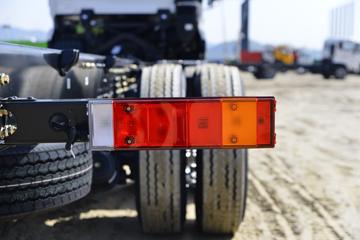 �������ó� ����VL�ؿ� 350���� 8X4 ɢװ�������䳵(ƽ��)ͼƬ