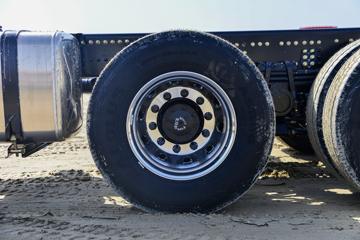 �������ó� ����VL�ؿ� 350���� 8X4 ɢװ�������䳵(ƽ��)ͼƬ