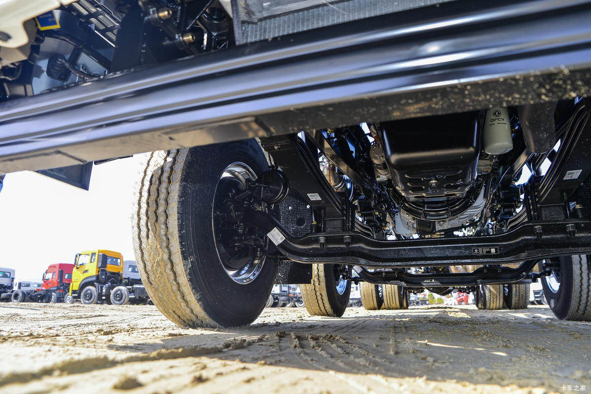 东风天龙VL粉粒物料运输车底盘图片