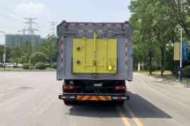 东风柳汽底盘 扫路车外观图片