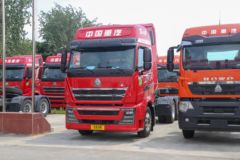 中国重汽 HOWO TH7重卡 530马力 6X4 LNG自动档牵引车(双气瓶)(ZZ4257V384HF1LB)