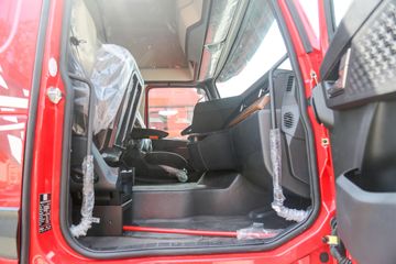 �й����� HOWO TH7�ؿ� 530���� 6X4 LNG�Զ���ǣ����(˫��ƿ)(ZZ4257V384HF1LB)ͼƬ