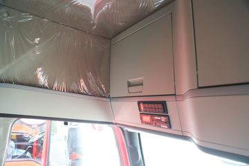 �й����� HOWO TH7�ؿ� 530���� 6X4 LNG�Զ���ǣ����(˫��ƿ)(ZZ4257V384HF1LB)ͼƬ