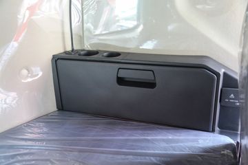 �й����� HOWO TH7�ؿ� 530���� 6X4 LNG�Զ���ǣ����(˫��ƿ)(ZZ4257V384HF1LB)ͼƬ