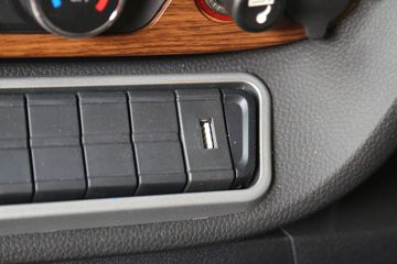 �й����� HOWO TH7�ؿ� 530���� 6X4 LNG�Զ���ǣ����(˫��ƿ)(ZZ4257V384HF1LB)ͼƬ