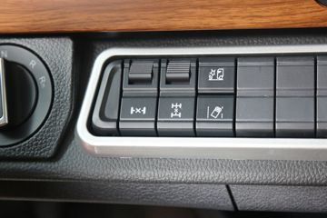 �й����� HOWO TH7�ؿ� 530���� 6X4 LNG�Զ���ǣ����(˫��ƿ)(ZZ4257V384HF1LB)ͼƬ