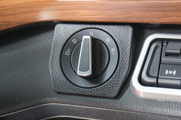 �й����� HOWO TH7�ؿ� 530���� 6X4 LNG�Զ���ǣ����(˫��ƿ)(ZZ4257V384HF1LB)ͼƬ