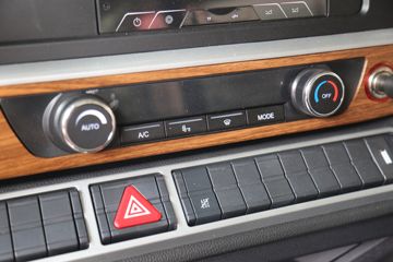 �й����� HOWO TH7�ؿ� 530���� 6X4 LNG�Զ���ǣ����(˫��ƿ)(ZZ4257V384HF1LB)ͼƬ