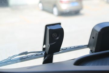 �й����� HOWO TH7�ؿ� 530���� 6X4 LNG�Զ���ǣ����(˫��ƿ)(ZZ4257V384HF1LB)ͼƬ