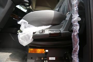 �й����� HOWO TH7�ؿ� 530���� 6X4 LNG�Զ���ǣ����(˫��ƿ)(ZZ4257V384HF1LB)ͼƬ