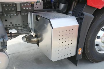 �й����� HOWO TH7�ؿ� 530���� 6X4 LNG�Զ���ǣ����(˫��ƿ)(ZZ4257V384HF1LB)ͼƬ