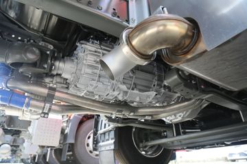 �й����� HOWO TH7�ؿ� 530���� 6X4 LNG�Զ���ǣ����(˫��ƿ)(ZZ4257V384HF1LB)ͼƬ