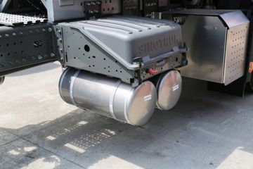 �й����� HOWO TH7�ؿ� 530���� 6X4 LNG�Զ���ǣ����(˫��ƿ)(ZZ4257V384HF1LB)ͼƬ