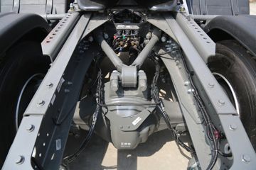 �й����� HOWO TH7�ؿ� 530���� 6X4 LNG�Զ���ǣ����(˫��ƿ)(ZZ4257V384HF1LB)ͼƬ