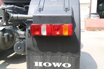 �й����� HOWO TH7�ؿ� 530���� 6X4 LNG�Զ���ǣ����(˫��ƿ)(ZZ4257V384HF1LB)ͼƬ