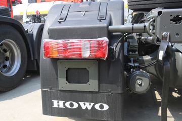 �й����� HOWO TH7�ؿ� 530���� 6X4 LNG�Զ���ǣ����(˫��ƿ)(ZZ4257V384HF1LB)ͼƬ