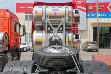 �й����� HOWO TH7�ؿ� 530���� 6X4 LNG�Զ���ǣ����(˫��ƿ)(ZZ4257V384HF1LB)ͼƬ