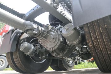 �й����� HOWO TH7�ؿ� 530���� 6X4 LNG�Զ���ǣ����(˫��ƿ)(ZZ4257V384HF1LB)ͼƬ