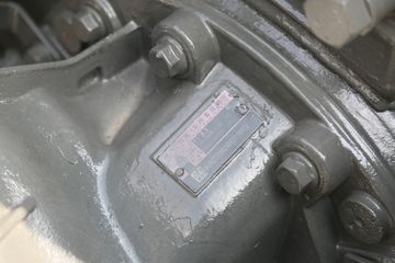 �й����� HOWO TH7�ؿ� 530���� 6X4 LNG�Զ���ǣ����(˫��ƿ)(ZZ4257V384HF1LB)ͼƬ