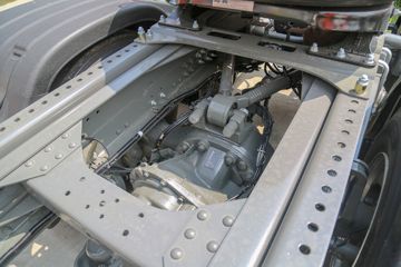 �й����� HOWO TH7�ؿ� 530���� 6X4 LNG�Զ���ǣ����(˫��ƿ)(ZZ4257V384HF1LB)ͼƬ