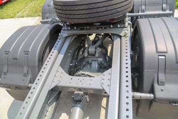 �й����� HOWO TH7�ؿ� 530���� 6X4 LNG�Զ���ǣ����(˫��ƿ)(ZZ4257V384HF1LB)ͼƬ