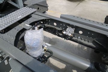 �й����� HOWO TH7�ؿ� 530���� 6X4 LNG�Զ���ǣ����(˫��ƿ)(ZZ4257V384HF1LB)ͼƬ