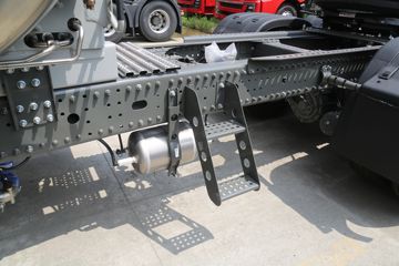 �й����� HOWO TH7�ؿ� 530���� 6X4 LNG�Զ���ǣ����(˫��ƿ)(ZZ4257V384HF1LB)ͼƬ