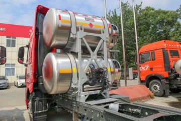 �й����� HOWO TH7�ؿ� 530���� 6X4 LNG�Զ���ǣ����(˫��ƿ)(ZZ4257V384HF1LB)ͼƬ