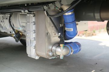 �й����� HOWO TH7�ؿ� 530���� 6X4 LNG�Զ���ǣ����(˫��ƿ)(ZZ4257V384HF1LB)ͼƬ