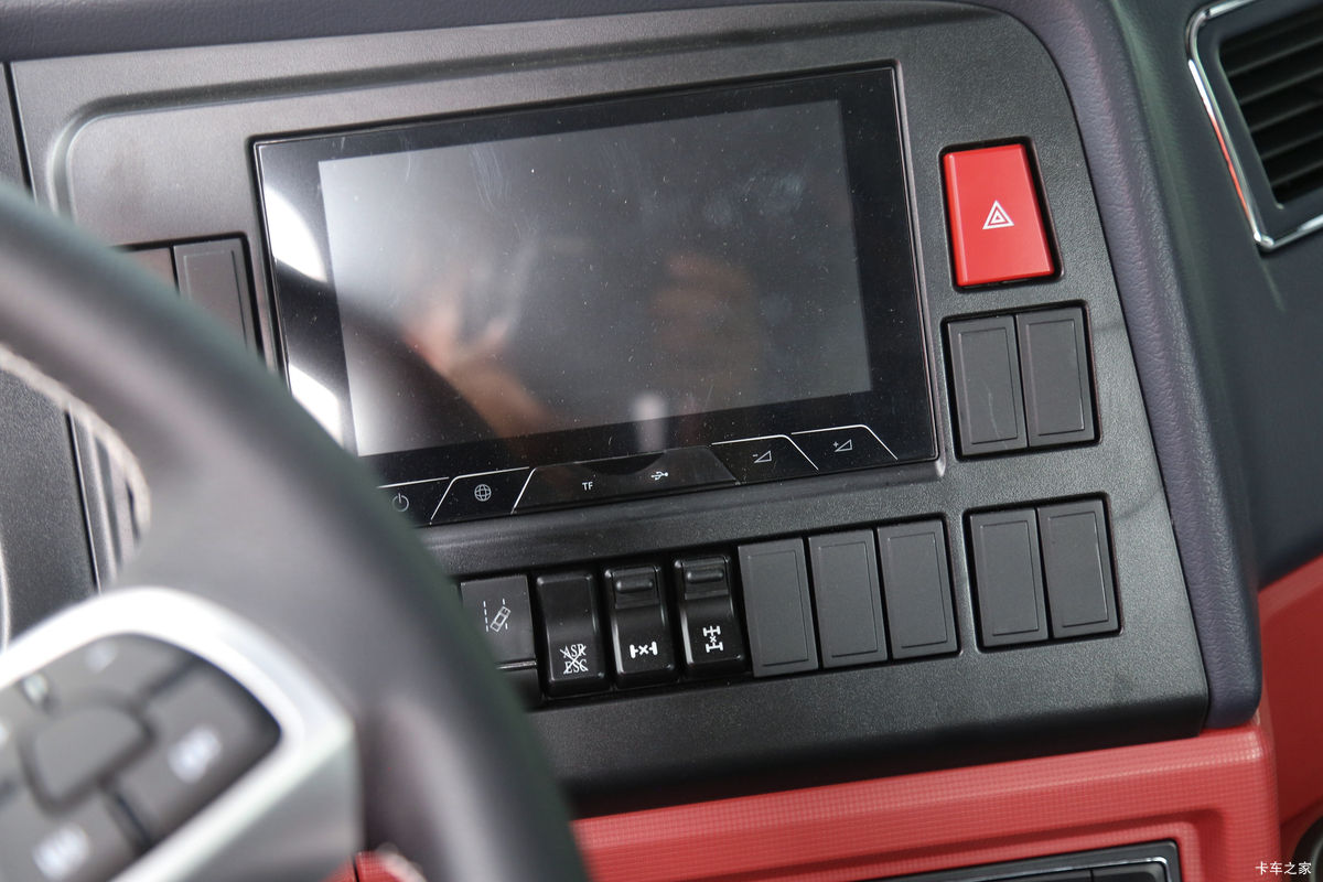 �й����� HOWO TX7�ؿ� 480���� 6X4 LNGǣ������ʻ��                                               