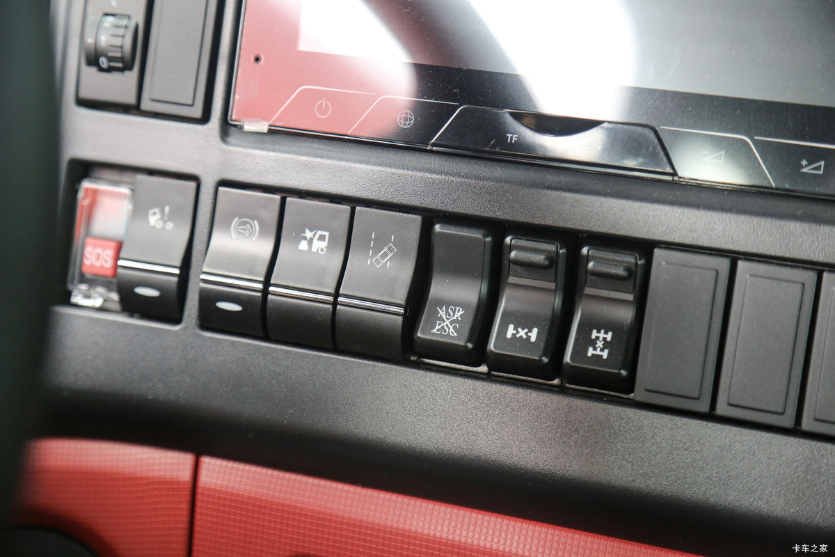 �й����� HOWO TX7�ؿ� 480���� 6X4 LNGǣ������ʻ��                                               