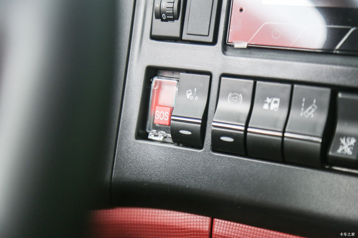 �й����� HOWO TX7�ؿ� 480���� 6X4 LNGǣ������ʻ��                                               