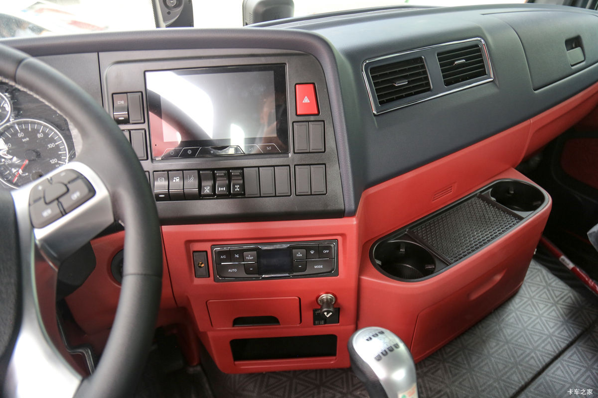 �й����� HOWO TX7�ؿ� 480���� 6X4 LNGǣ������ʻ��                                               