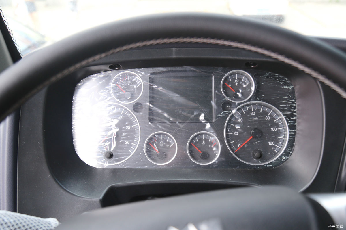 �й����� HOWO TX7�ؿ� 480���� 6X4 LNGǣ������ʻ��                                               