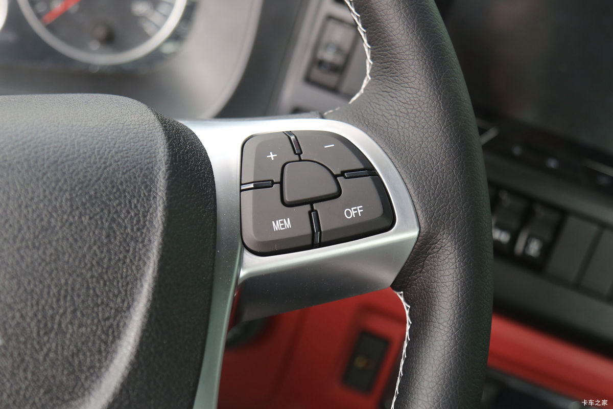�й����� HOWO TX7�ؿ� 480���� 6X4 LNGǣ������ʻ��                                               