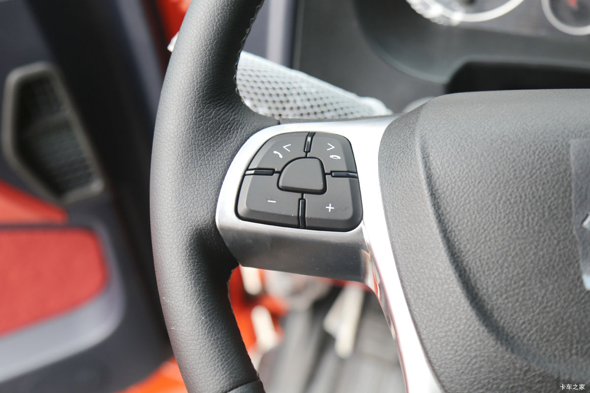 �й����� HOWO TX7�ؿ� 480���� 6X4 LNGǣ������ʻ��                                               