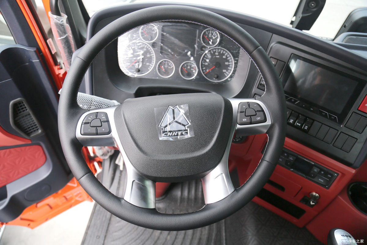 �й����� HOWO TX7�ؿ� 480���� 6X4 LNGǣ������ʻ��                                               