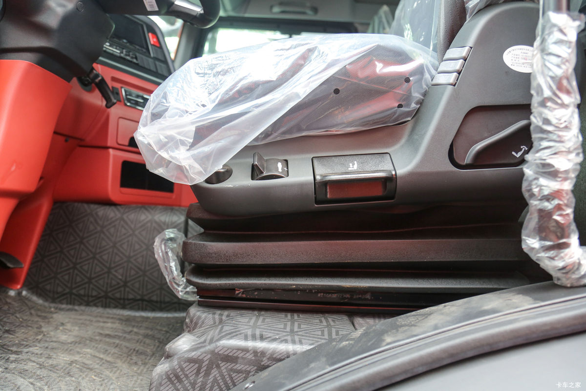 �й����� HOWO TX7�ؿ� 480���� 6X4 LNGǣ������ʻ��                                               